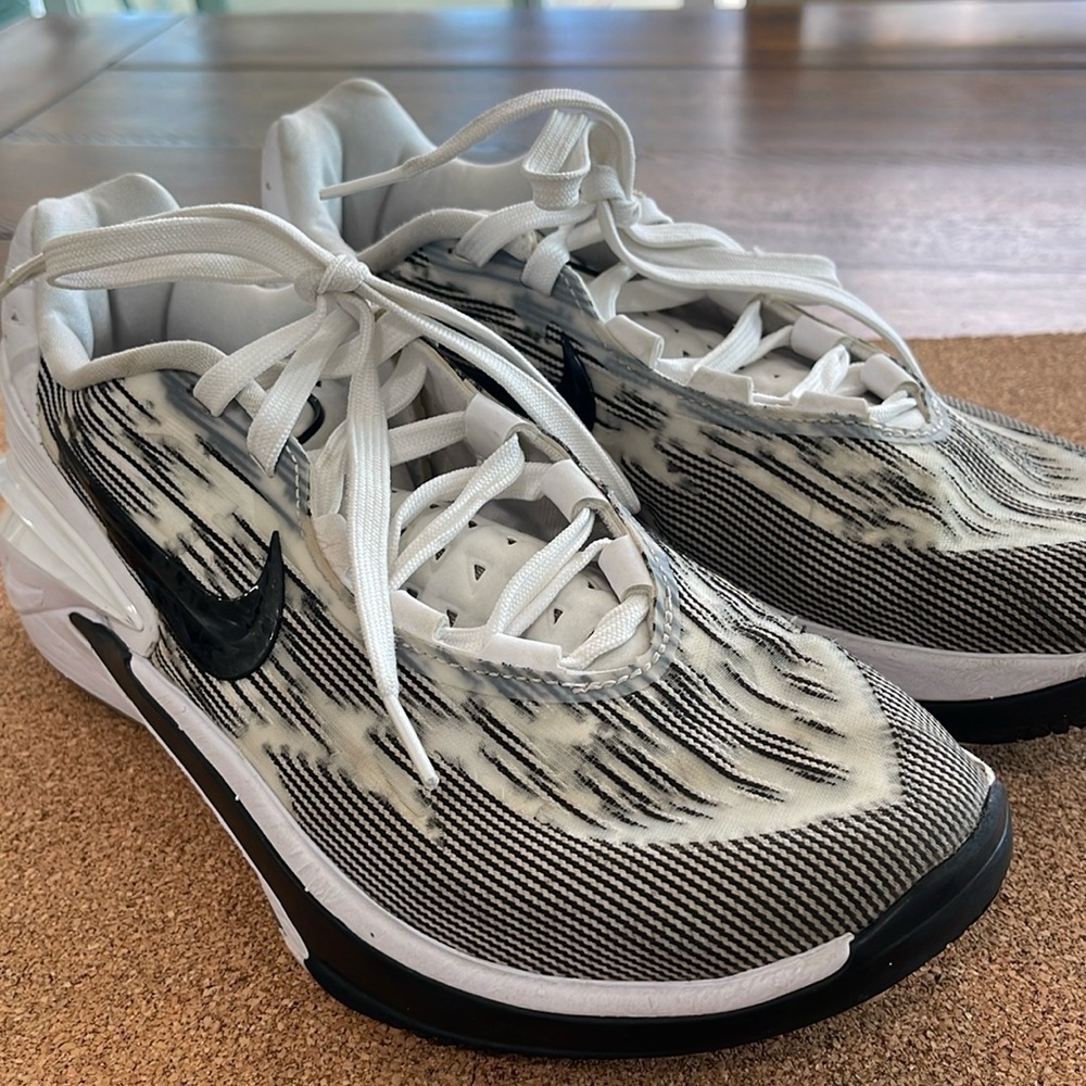 Nike G.T. Cut 2 White/Black Men's Basketball running sneakers size 7.5